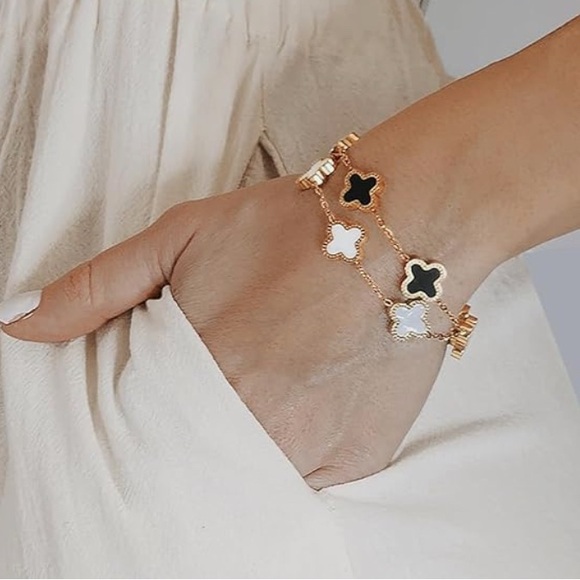 NIB Set of 2 Clover bracelets new in sealed box and never worn - Picture 2 of 4